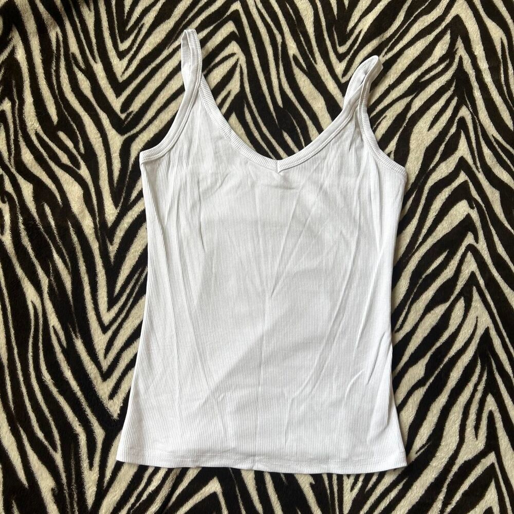 White ribbed v neck tank top women’s medium like new